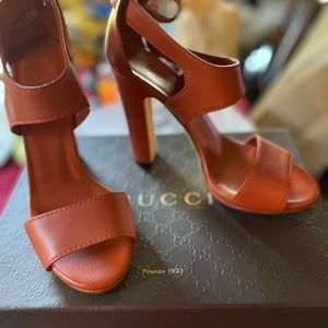 Gucci, rusty orange sandal w/bamboo buckle, size 39(9), brand new, never worn